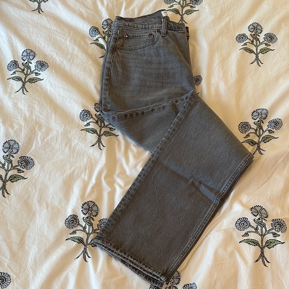 Abercrombie & Fitch The 90’s Straight Ultra High Rise Jean